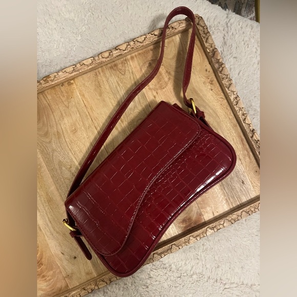 Faux Leather Croc Embossed Bag - Picture 4 of 11